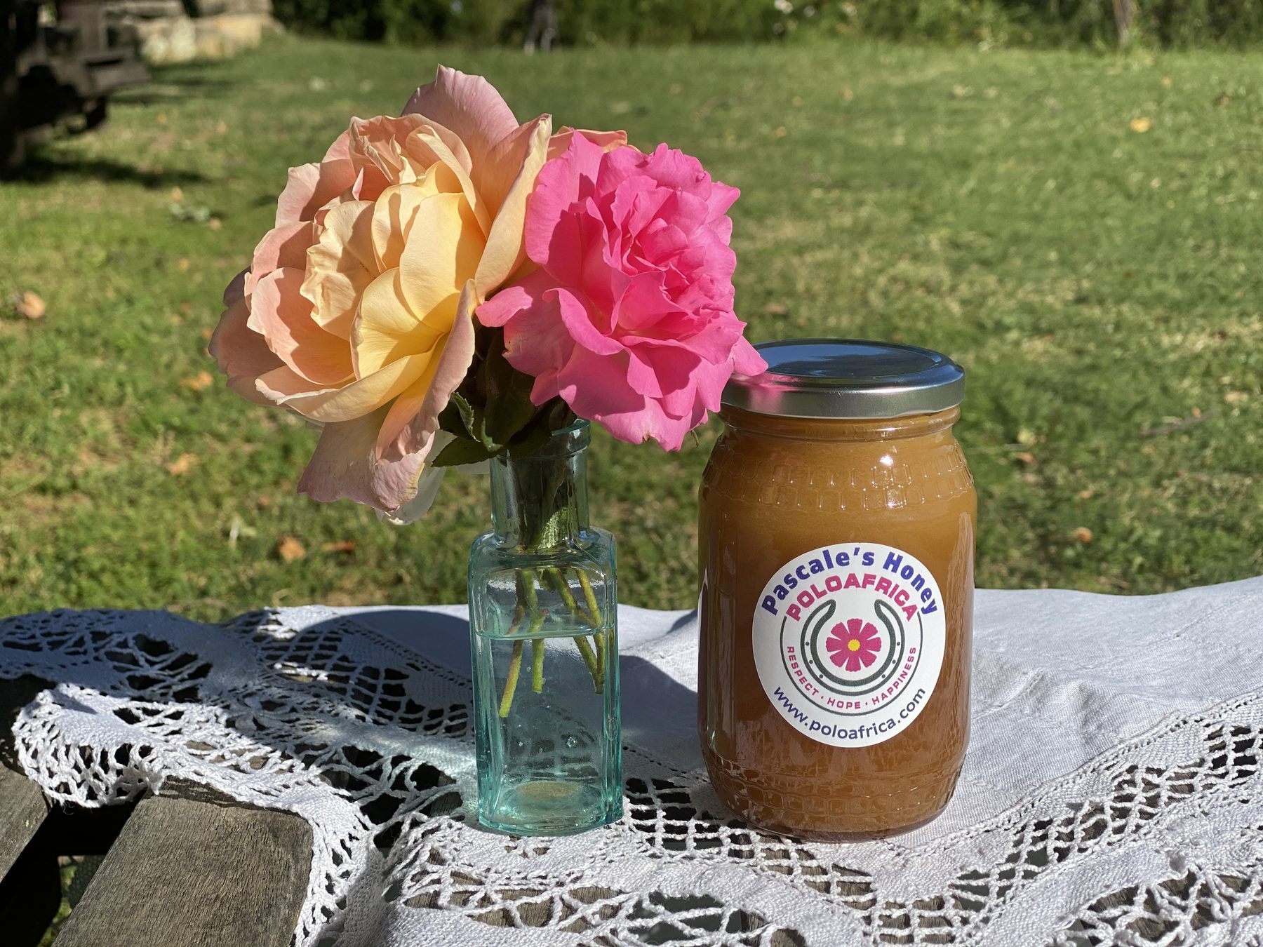 Honey jar with roses